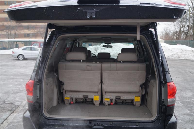 Toyota Sequoia SR5 4WD 2006