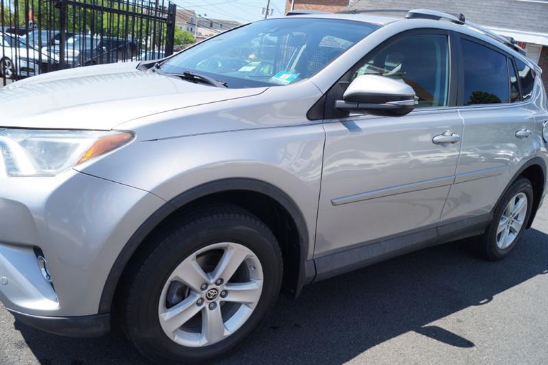Toyota RAV4 XLE AWD 2016