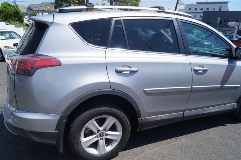 Toyota RAV4 XLE AWD 2016