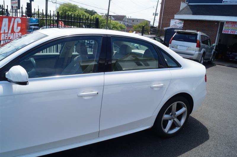Audi A4 2.0T Sedan quattro Tiptronic 2012