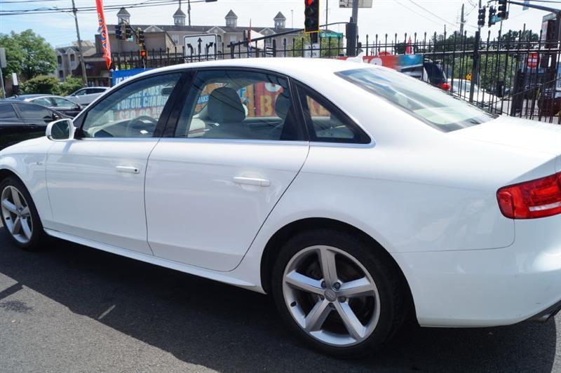 Audi A4 2.0T Sedan quattro Tiptronic 2012