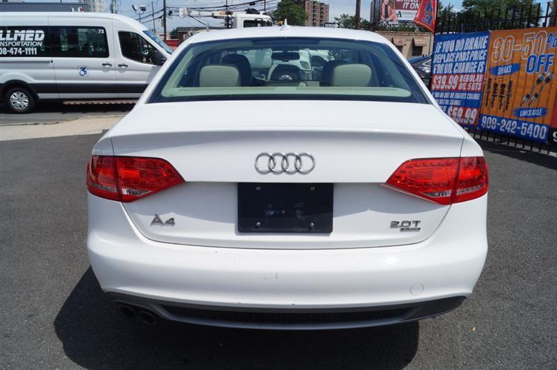 Audi A4 2.0T Sedan quattro Tiptronic 2012