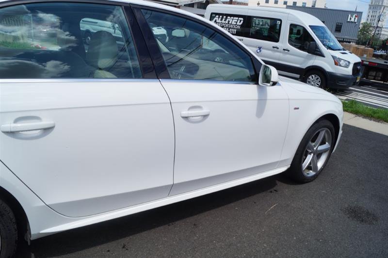 Audi A4 2.0T Sedan quattro Tiptronic 2012