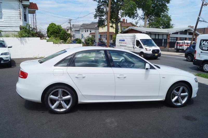 Audi A4 2.0T Sedan quattro Tiptronic 2012