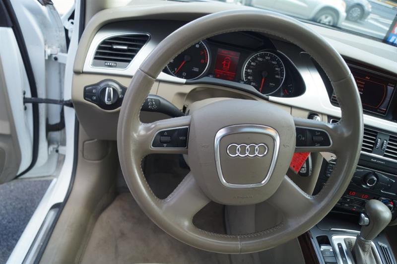 Audi A4 2.0T Sedan quattro Tiptronic 2012