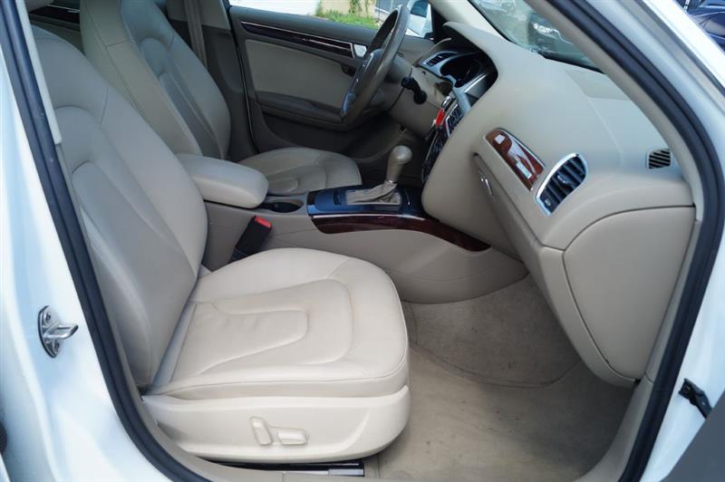 Audi A4 2.0T Sedan quattro Tiptronic 2012