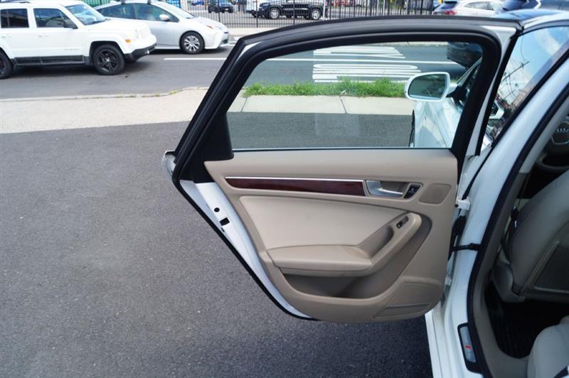 Audi A4 2.0T Sedan quattro Tiptronic 2012