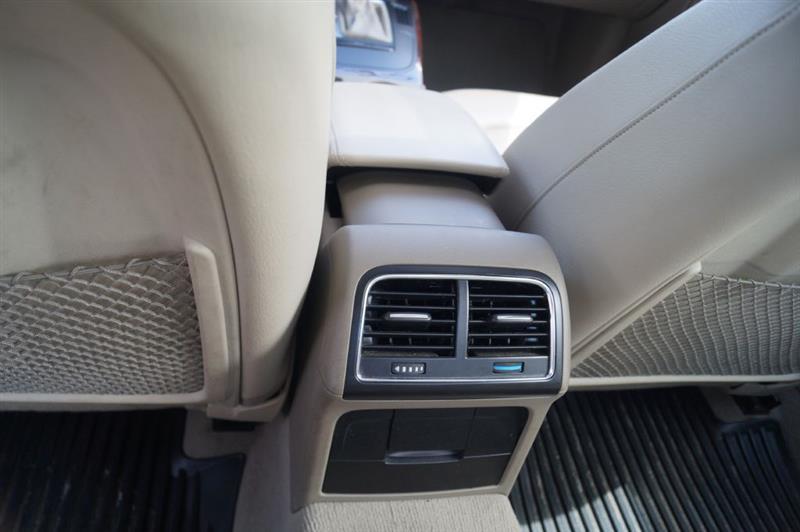 Audi A4 2.0T Sedan quattro Tiptronic 2012