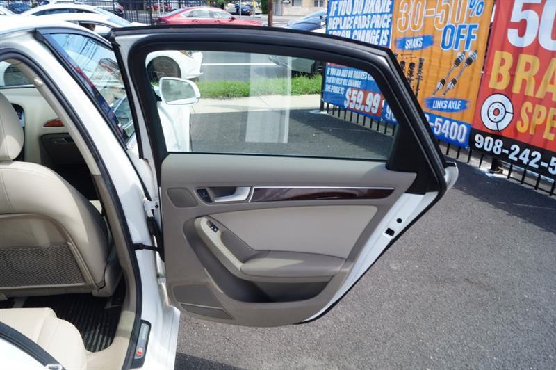 Audi A4 2.0T Sedan quattro Tiptronic 2012