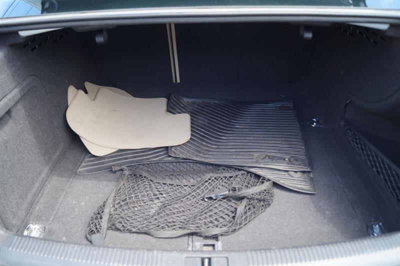 Audi A4 2.0T Sedan quattro Tiptronic 2012