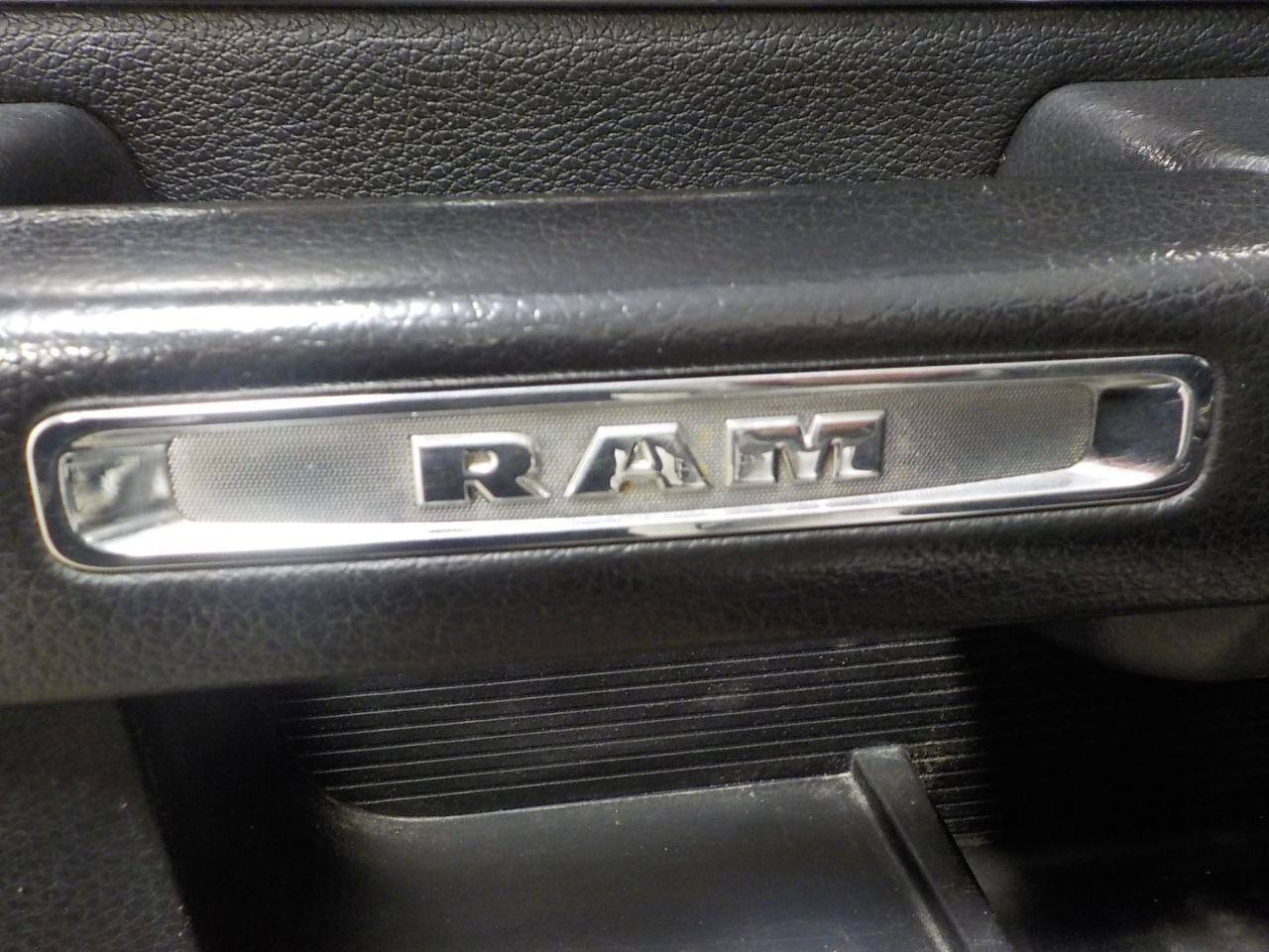 RAM 2500 4WD Crew Cab 149" Laramie 2014