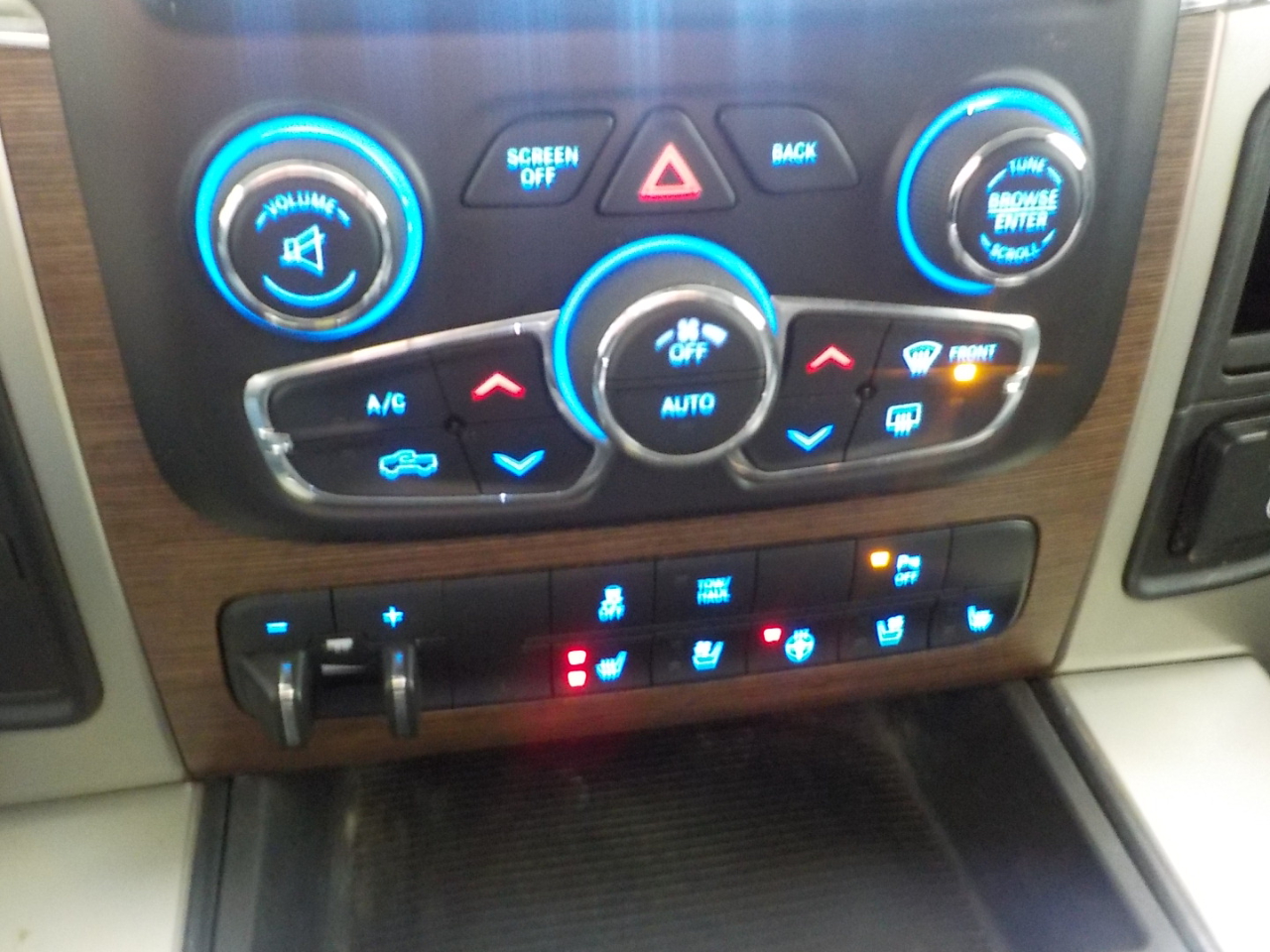 RAM 2500 4WD Crew Cab 149" Laramie 2014