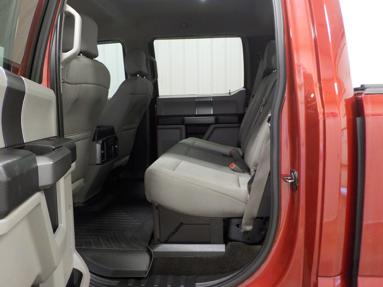 Ford Super Duty F-250 SRW XLT 4WD Crew Cab 6.75' Box 2017