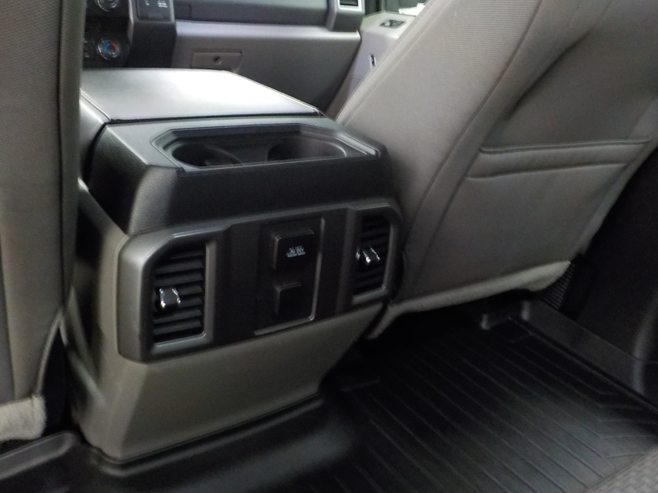 Ford Super Duty F-250 SRW XLT 4WD Crew Cab 6.75' Box 2017