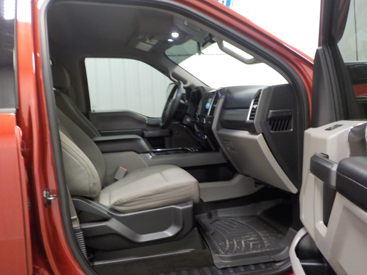 Ford Super Duty F-250 SRW XLT 4WD Crew Cab 6.75' Box 2017