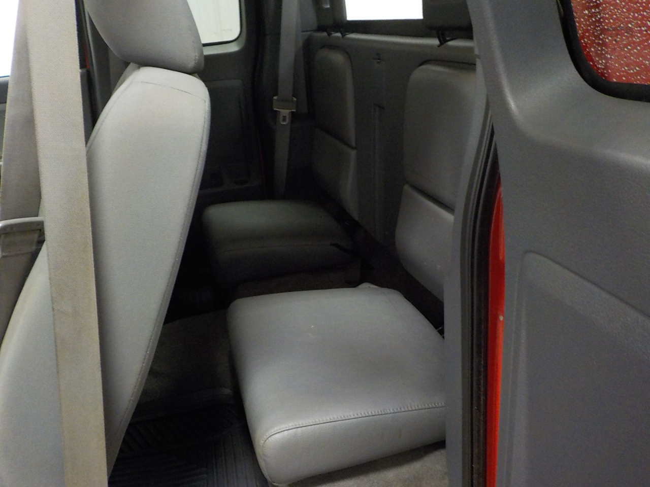 Dodge Dakota 2dr Club Cab 131 4WD ST 2006