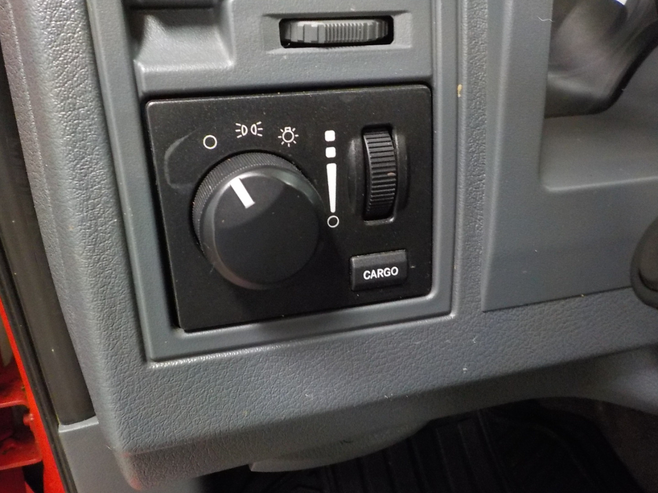 Dodge Dakota 2dr Club Cab 131 4WD ST 2006