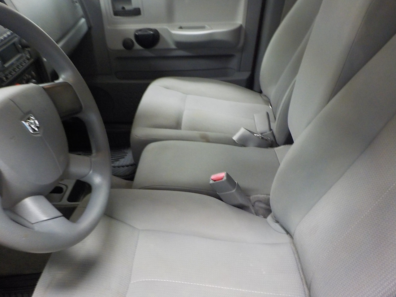 Dodge Dakota 2dr Club Cab 131 4WD ST 2006