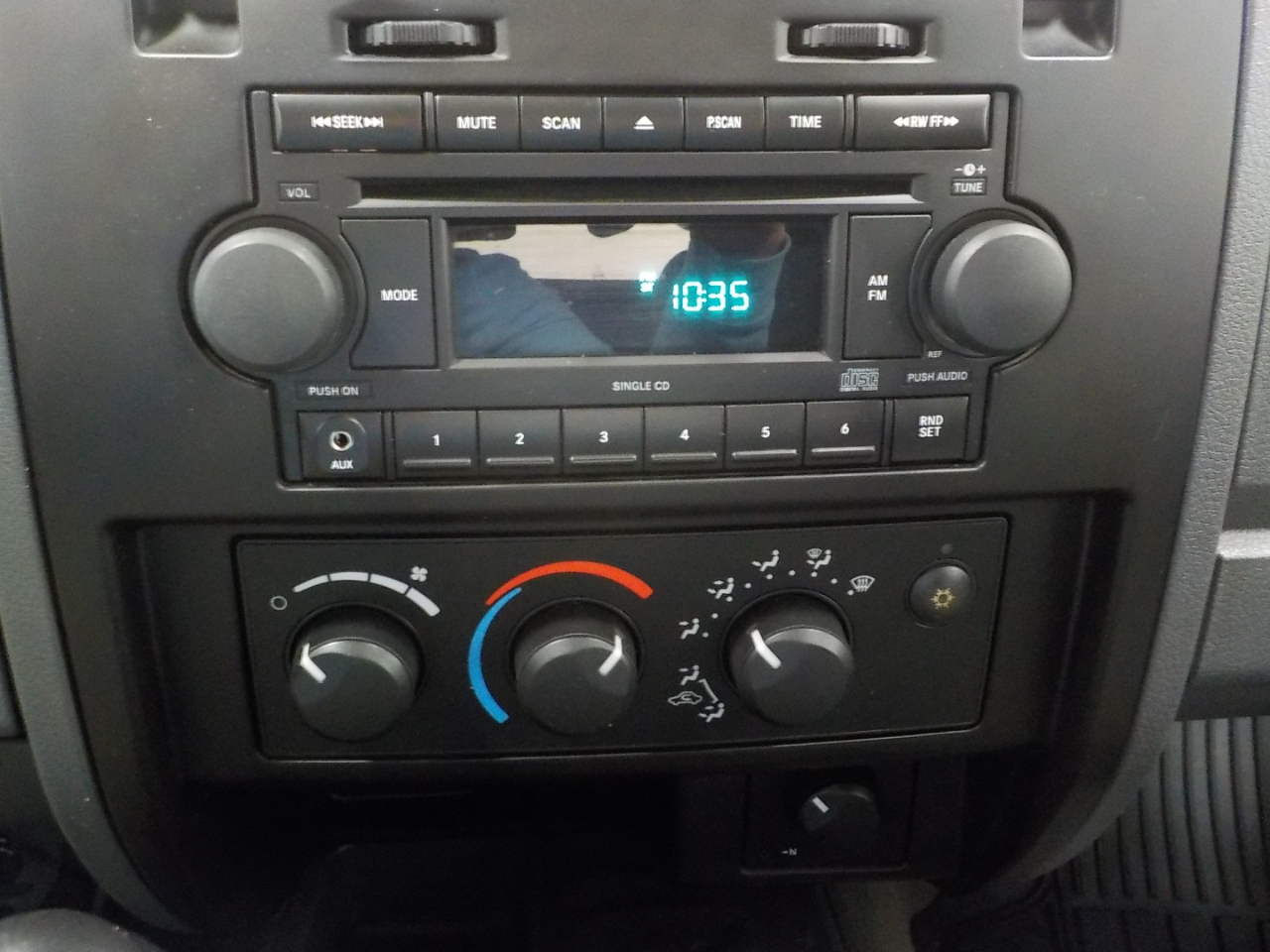 Dodge Dakota 2dr Club Cab 131 4WD ST 2006