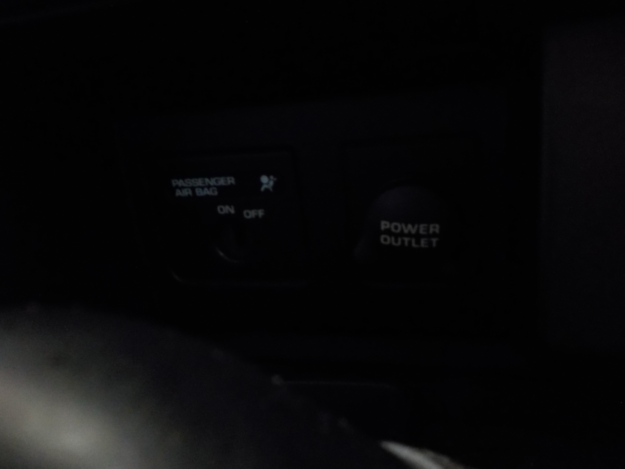 Dodge Dakota 2dr Club Cab 131 4WD ST 2006