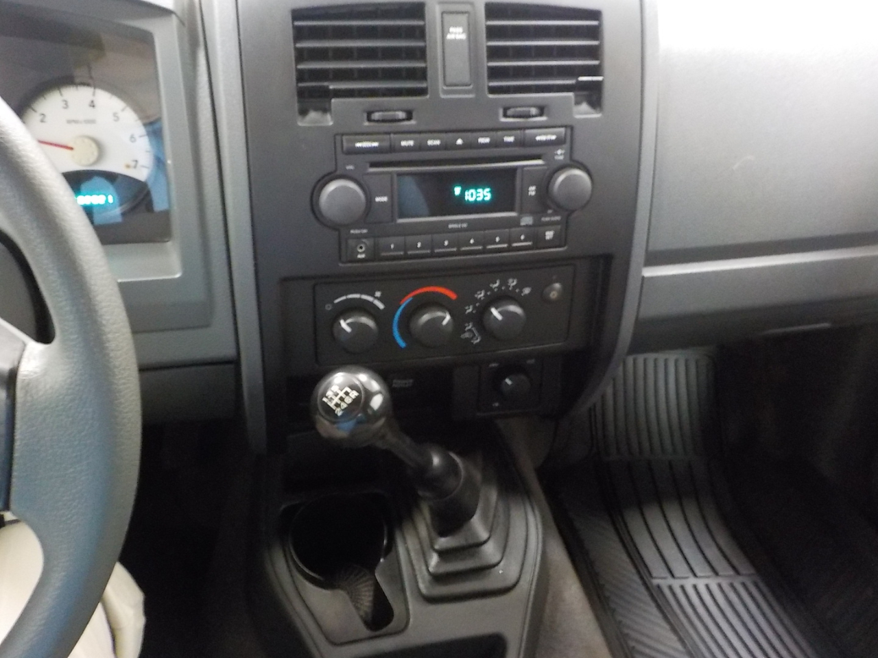 Dodge Dakota 2dr Club Cab 131 4WD ST 2006