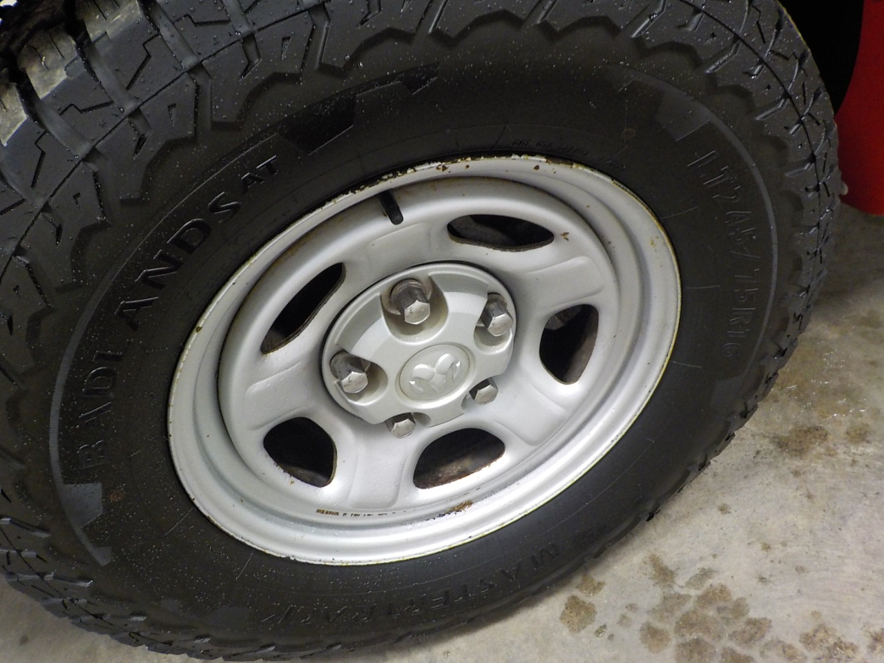 Dodge Dakota 2dr Club Cab 131 4WD ST 2006