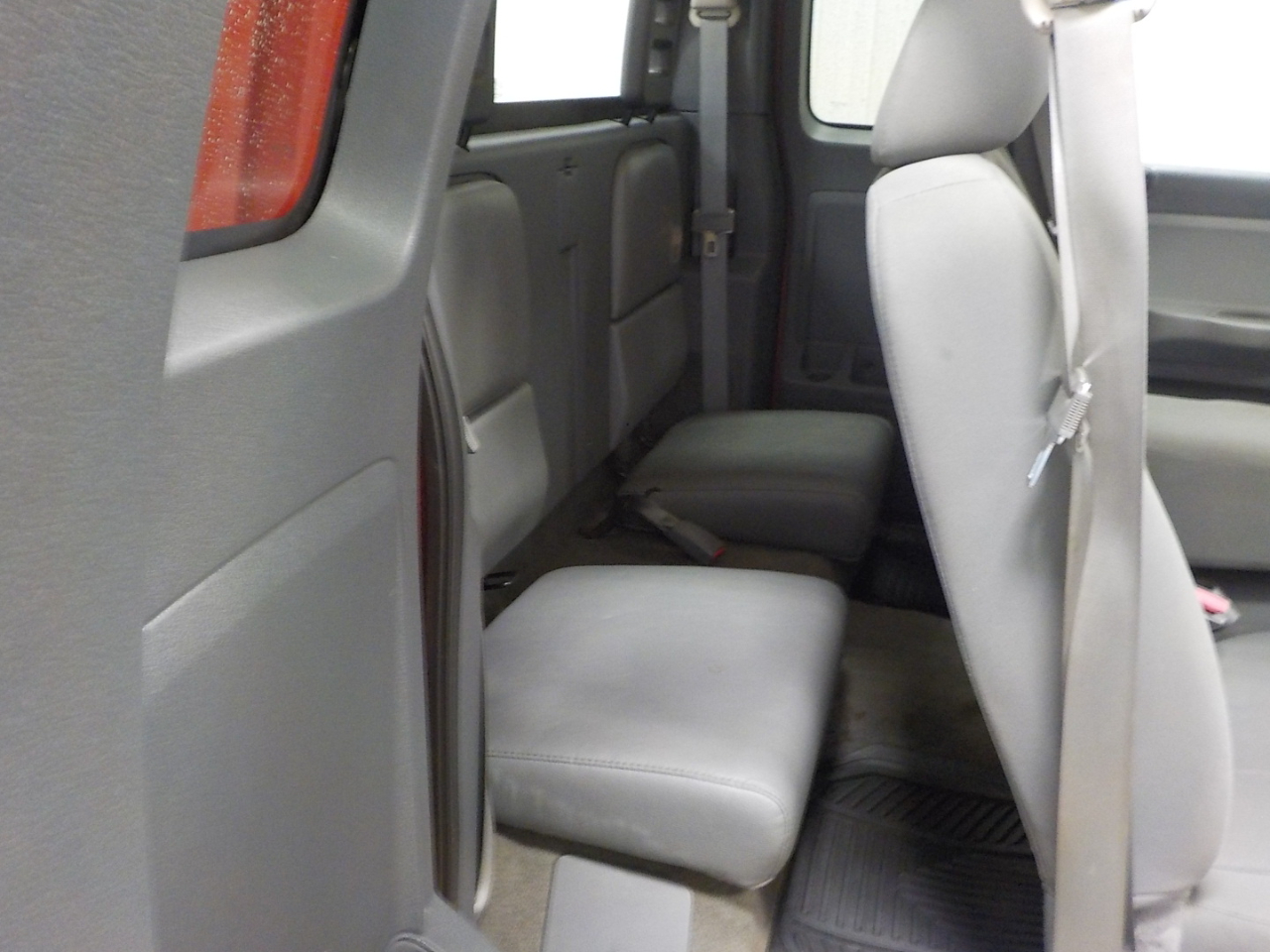 Dodge Dakota 2dr Club Cab 131 4WD ST 2006