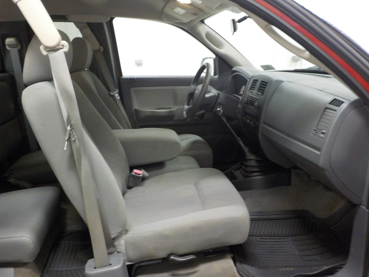 Dodge Dakota 2dr Club Cab 131 4WD ST 2006