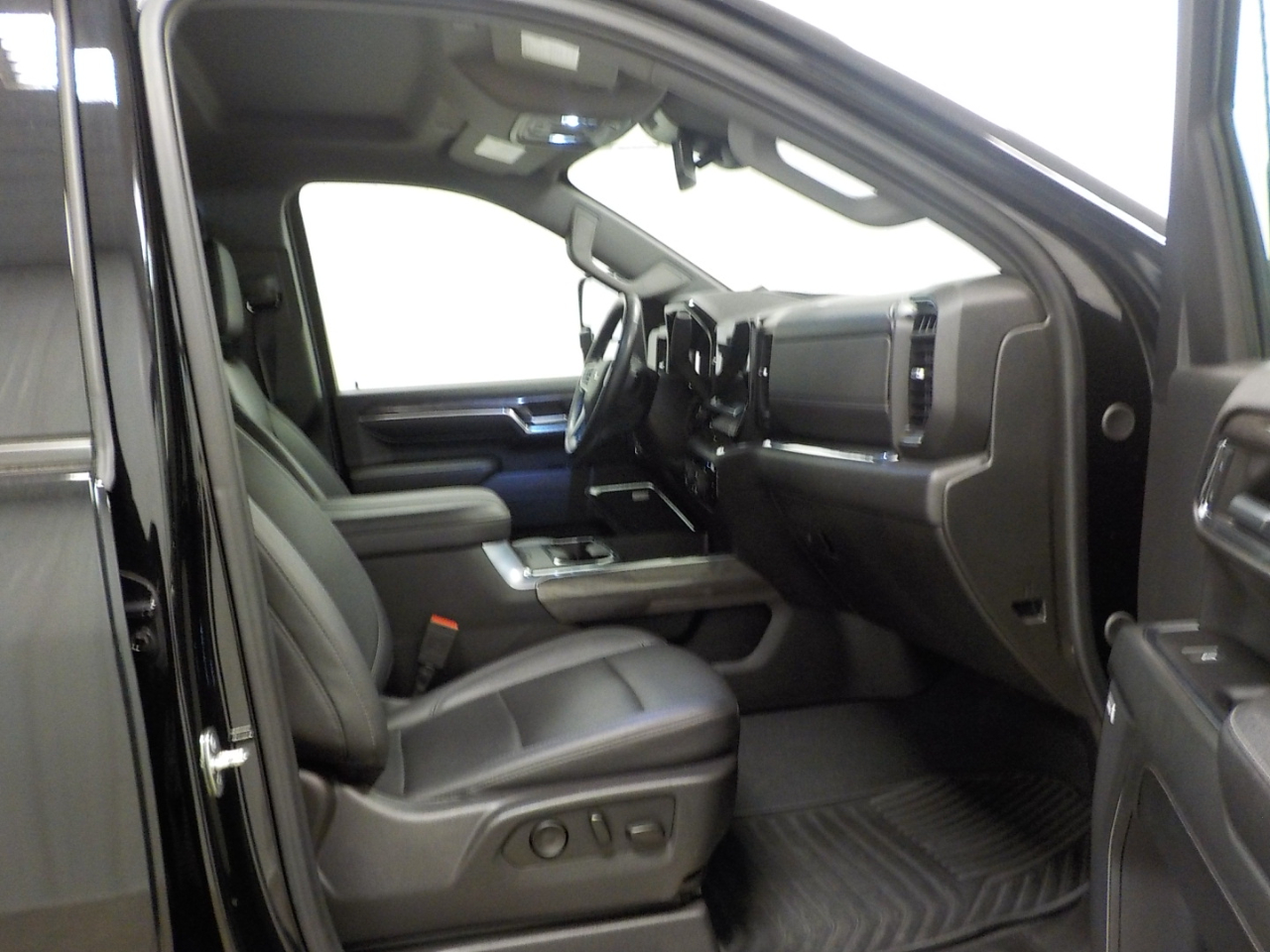 Chevrolet Silverado 2500HD 4WD Crew Cab 159" LTZ 2024