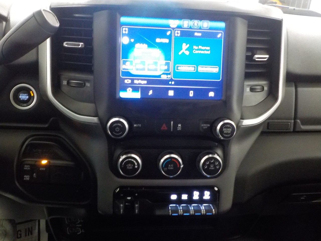 RAM 2500 Big Horn 4x4 Crew Cab 6'4" Box 2023