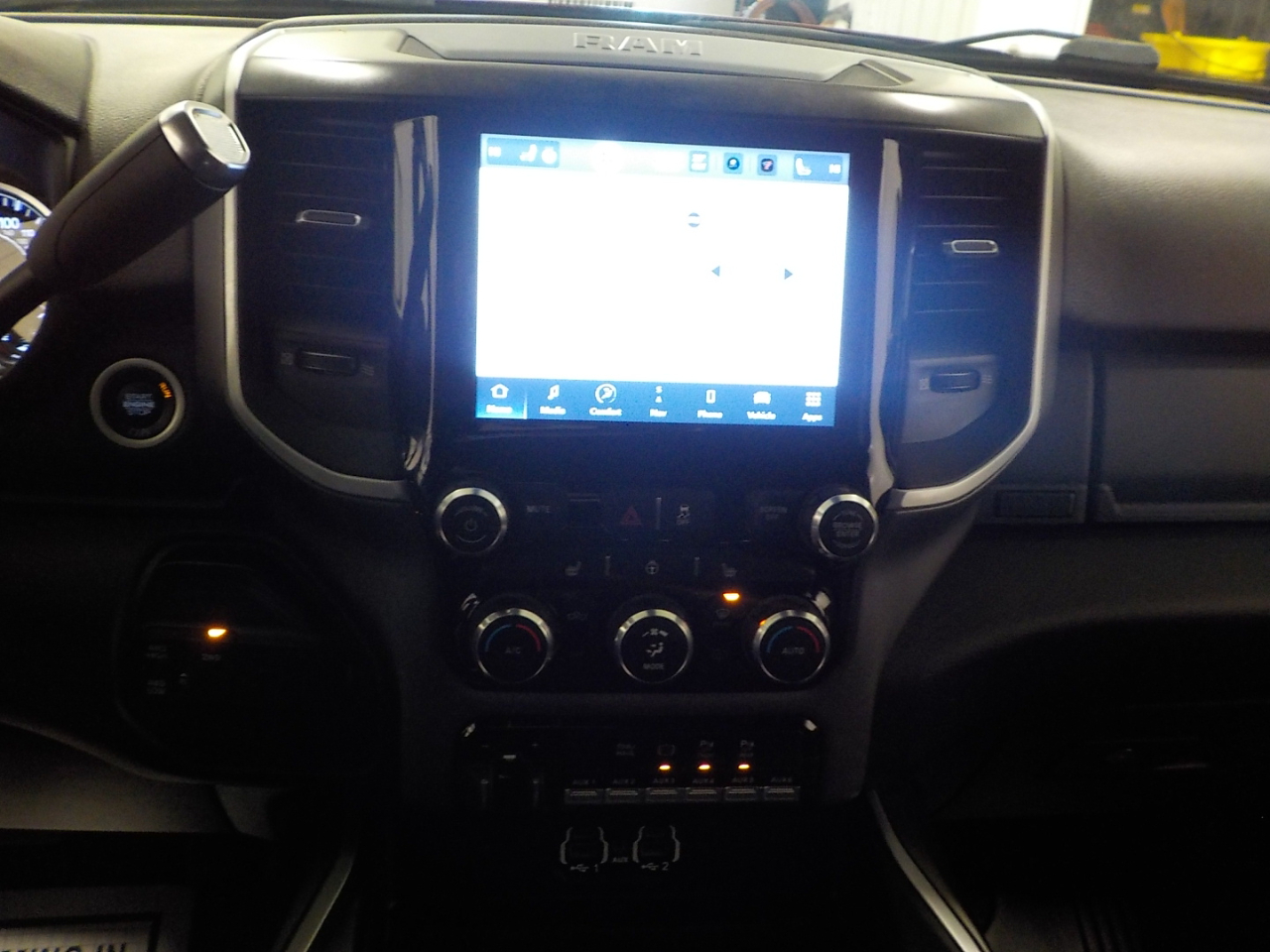 RAM 3500 Big Horn 4x4 Mega Cab 6'4" Box 2022