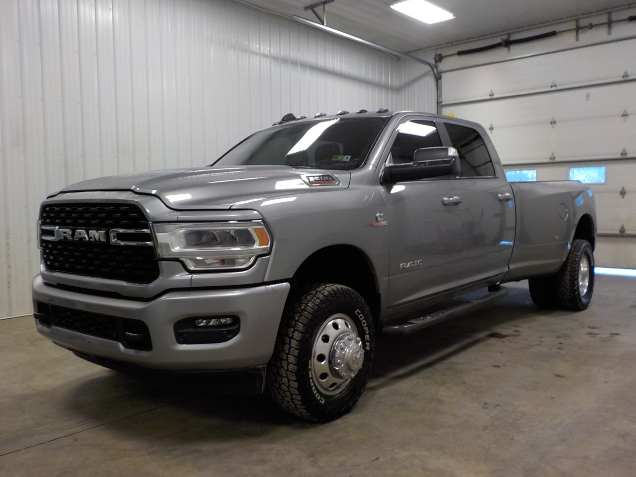 RAM 3500 Big Horn 4x4 Crew Cab 8' Box 2022