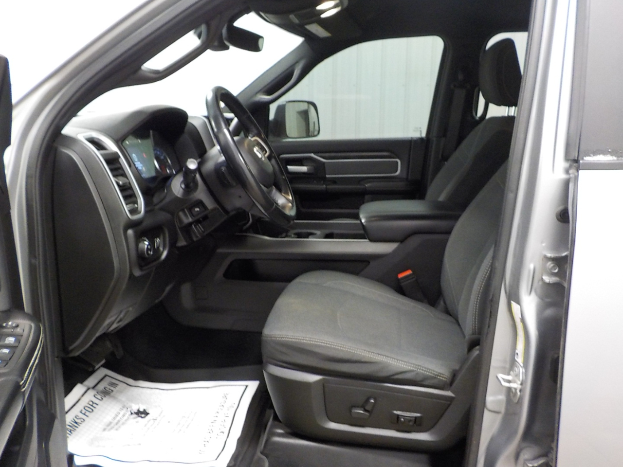 RAM 3500 Big Horn 4x4 Crew Cab 8' Box 2022