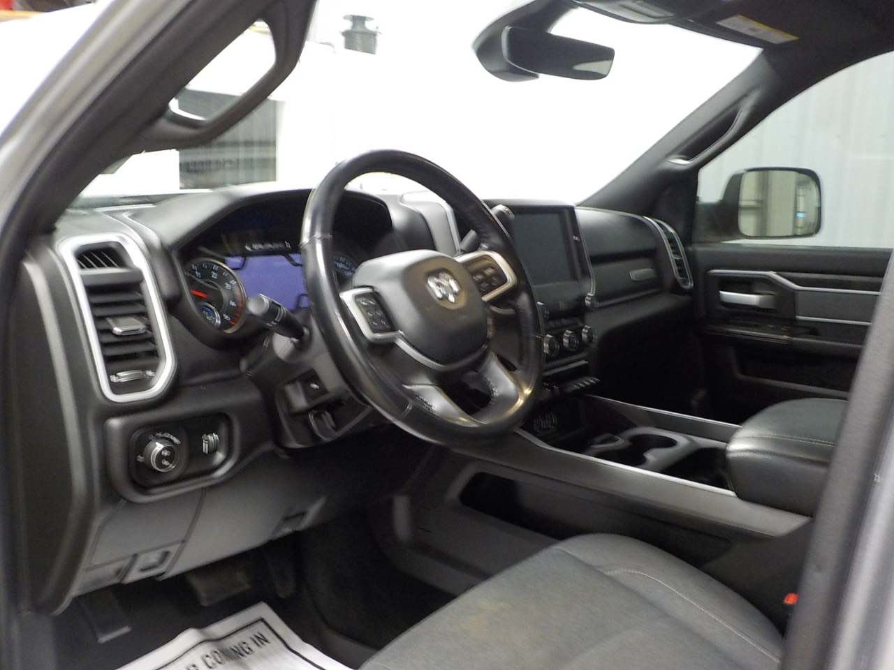 RAM 3500 Big Horn 4x4 Crew Cab 8' Box 2022