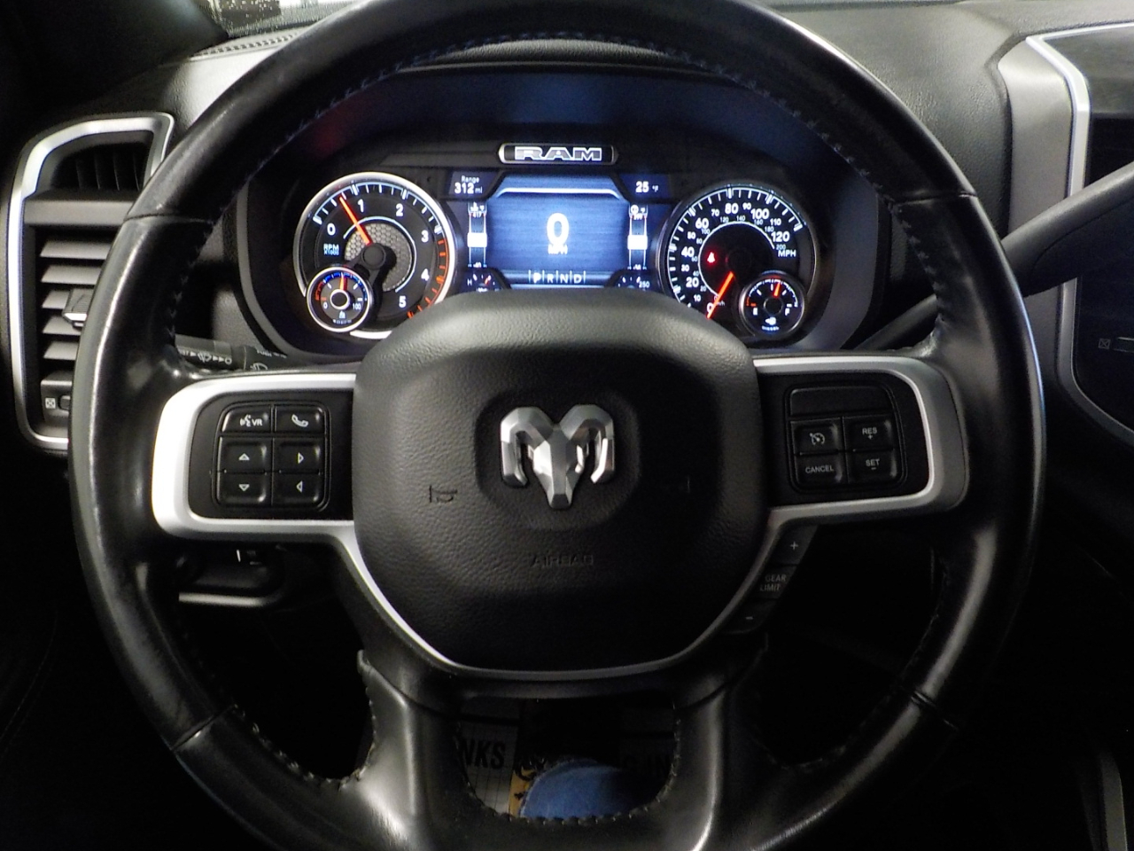 RAM 3500 Big Horn 4x4 Crew Cab 8' Box 2022