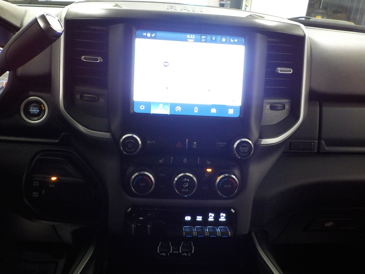 RAM 3500 Big Horn 4x4 Crew Cab 8' Box 2022