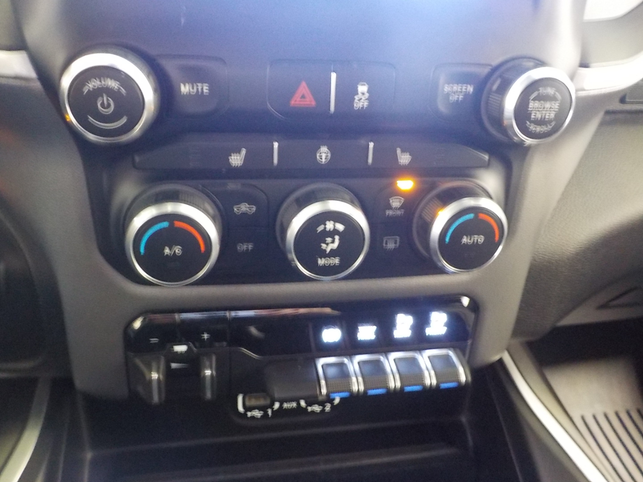 RAM 3500 Big Horn 4x4 Crew Cab 8' Box 2022