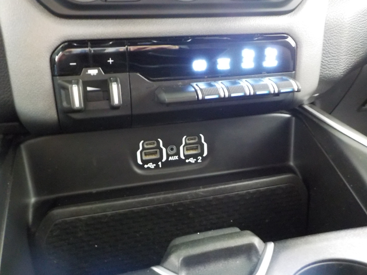 RAM 3500 Big Horn 4x4 Crew Cab 8' Box 2022