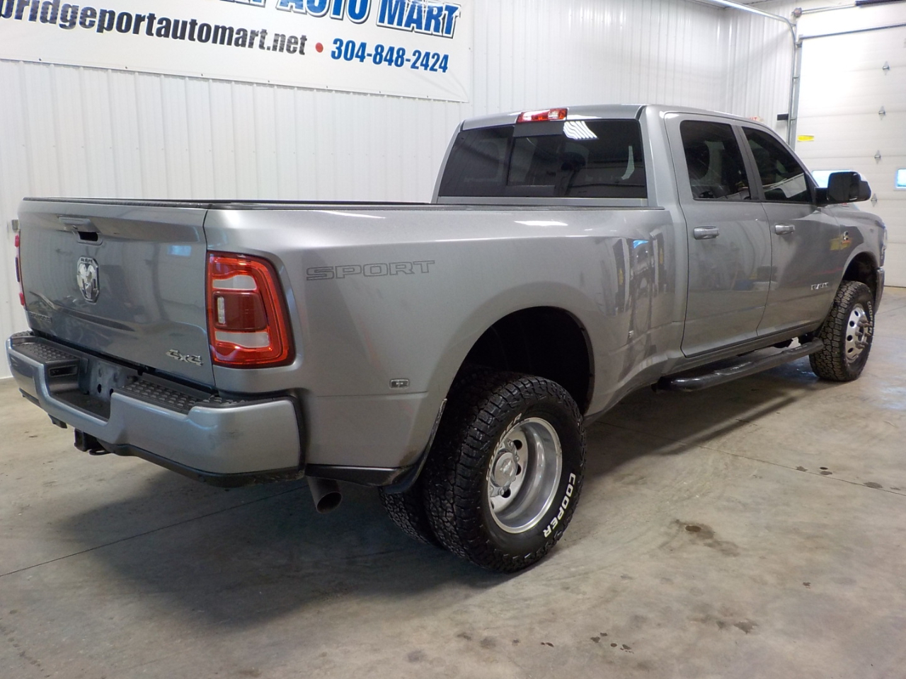 RAM 3500 Big Horn 4x4 Crew Cab 8' Box 2022