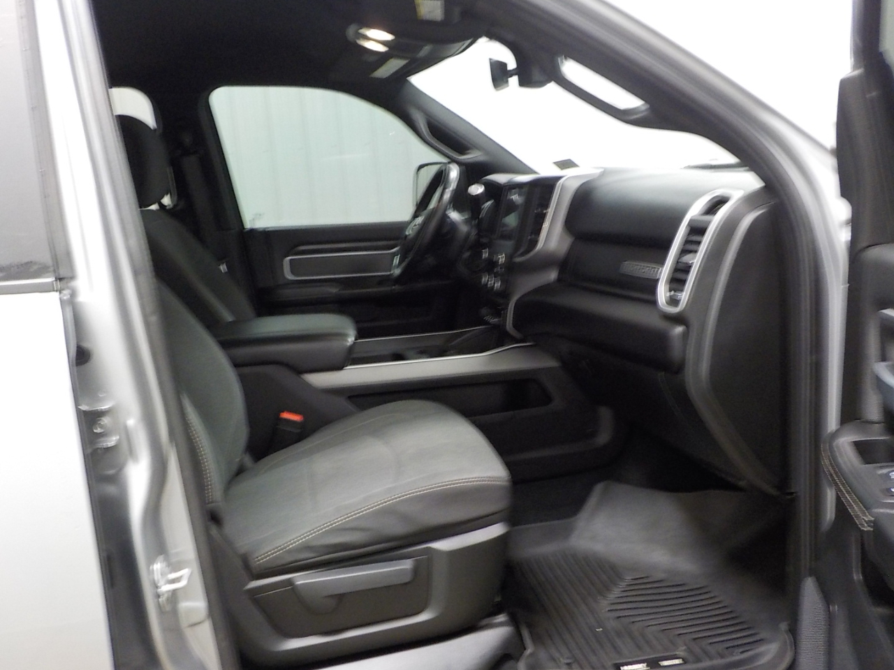 RAM 3500 Big Horn 4x4 Crew Cab 8' Box 2022