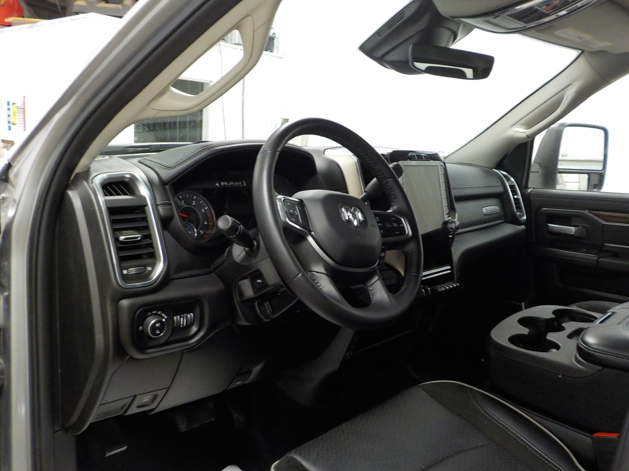 RAM 2500 Laramie 4x4 Crew Cab 6'4" Box 2024