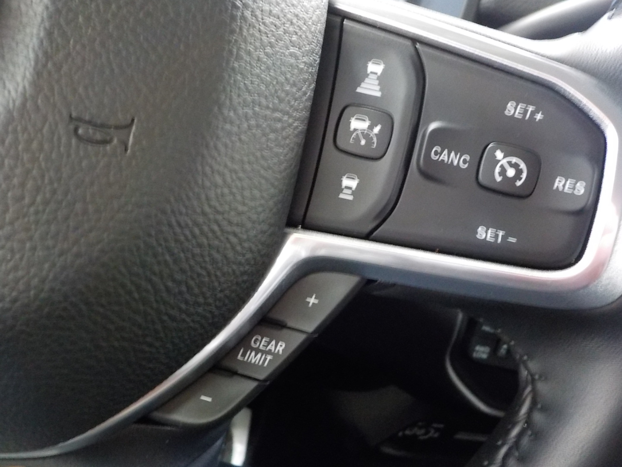 RAM 2500 Laramie 4x4 Crew Cab 6'4" Box 2024