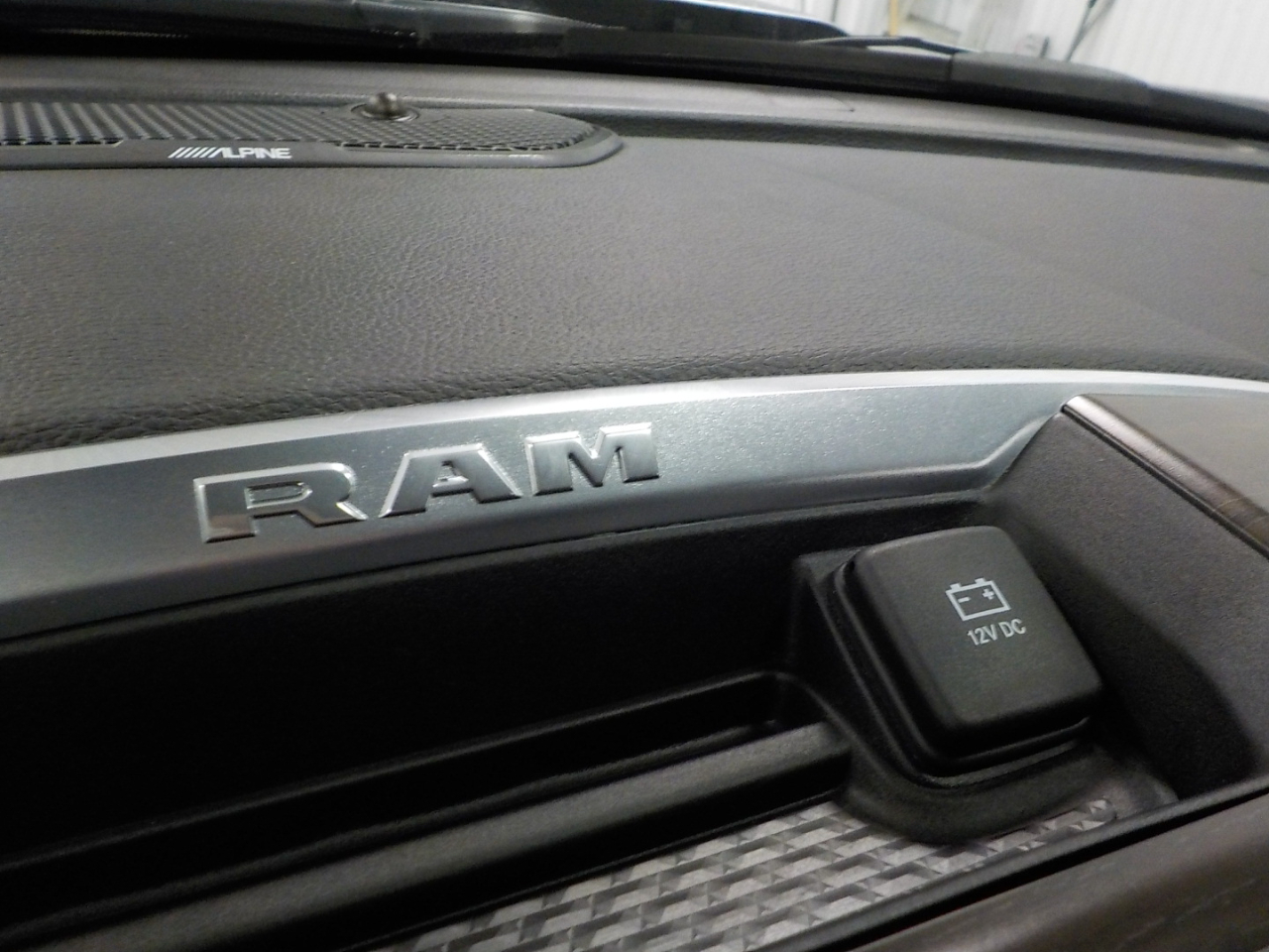 RAM 2500 Laramie 4x4 Crew Cab 6'4" Box 2024