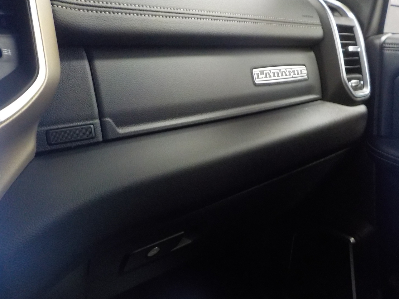 RAM 2500 Laramie 4x4 Crew Cab 6'4" Box 2024