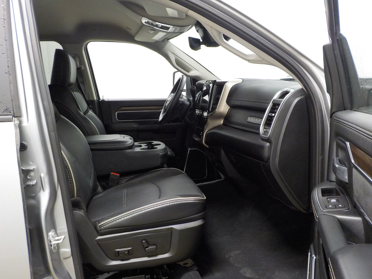 RAM 2500 Laramie 4x4 Crew Cab 6'4" Box 2024