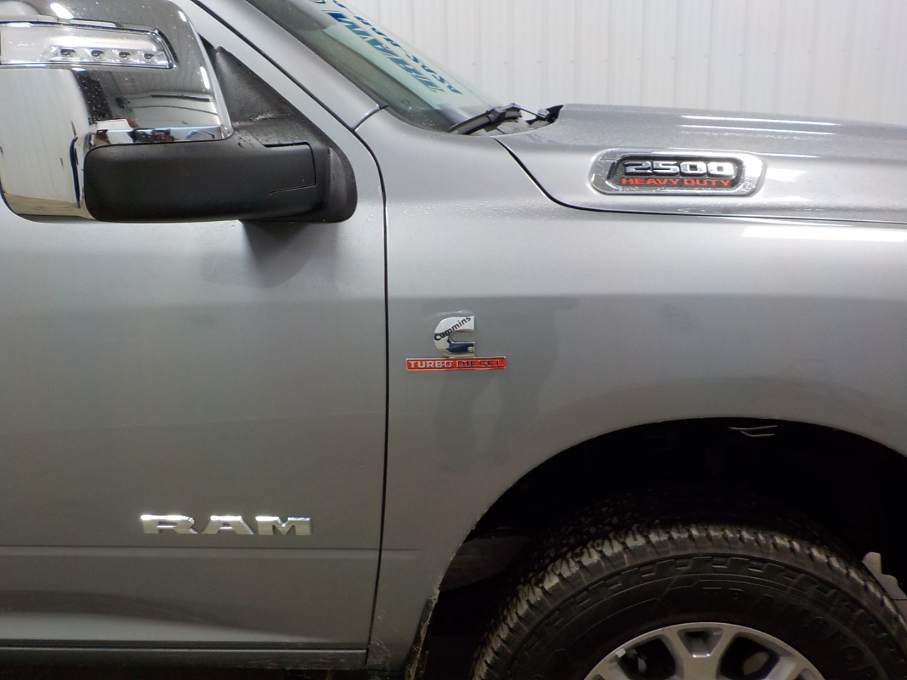 RAM 2500 Laramie 4x4 Crew Cab 6'4" Box 2024