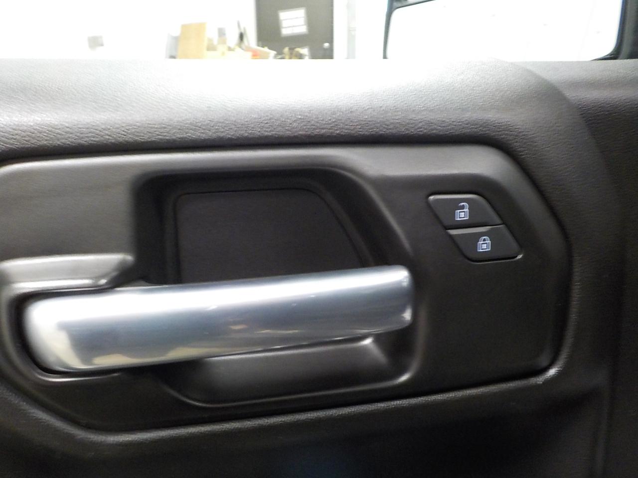 GMC Sierra 1500 4WD Crew Cab 157" 2020