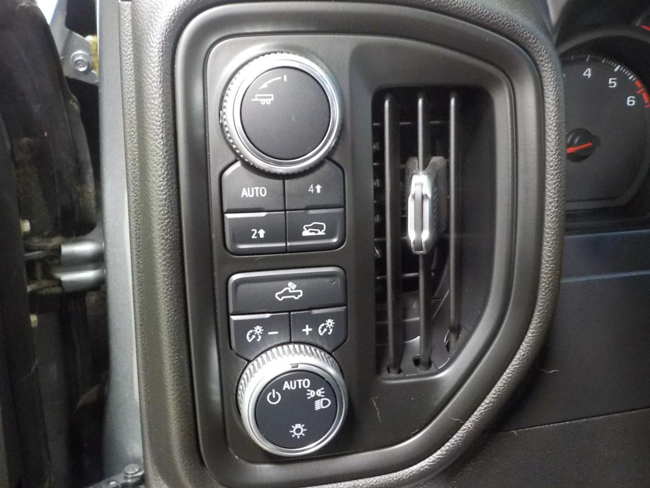 GMC Sierra 1500 4WD Crew Cab 157" 2020