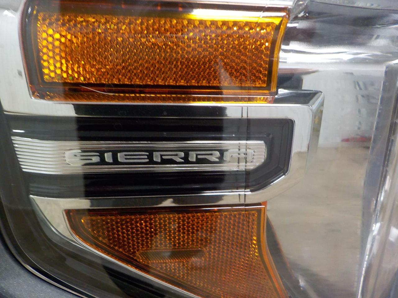 GMC Sierra 1500 4WD Crew Cab 157" 2020