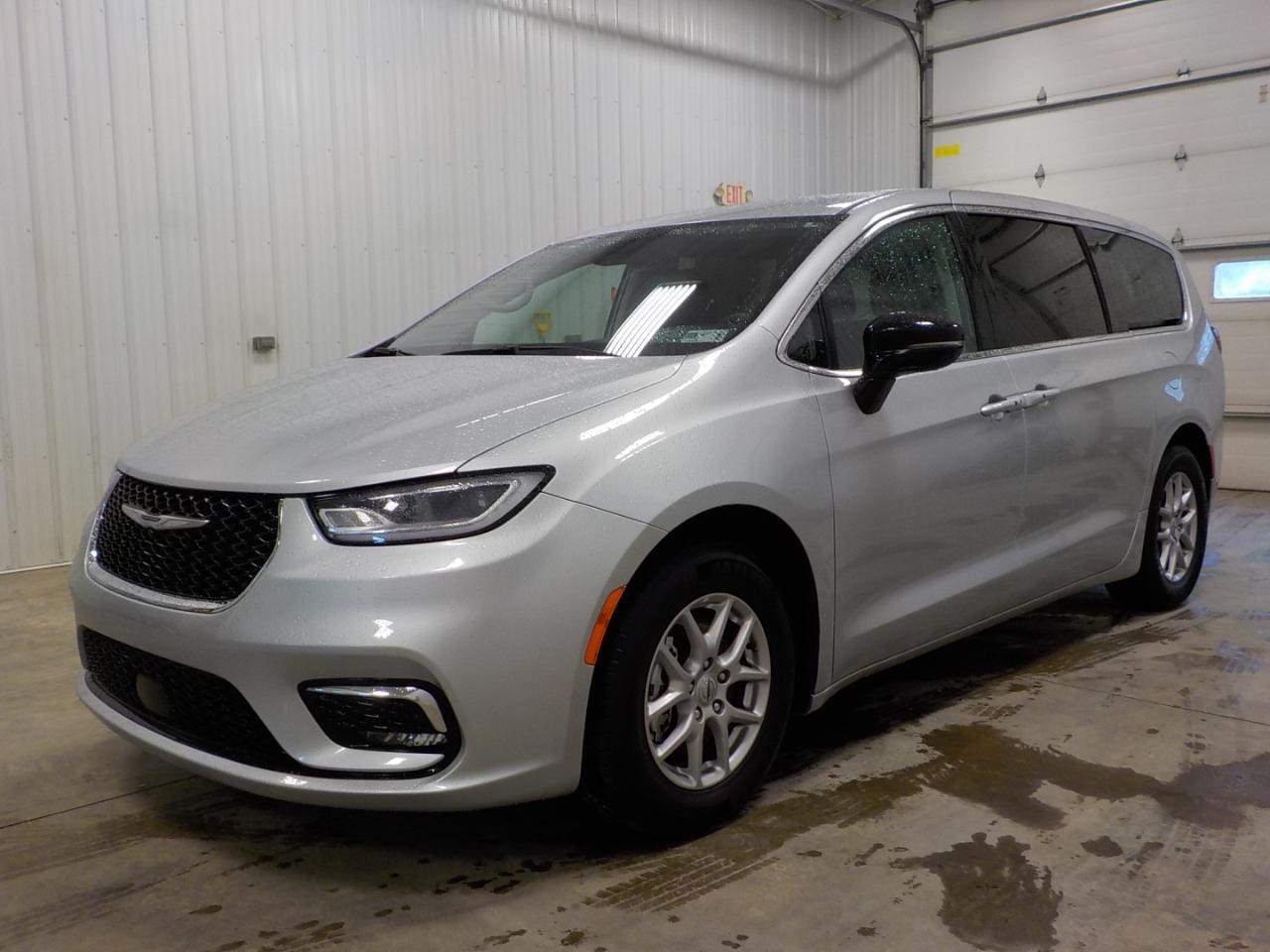 Chrysler Pacifica Touring L FWD 2024